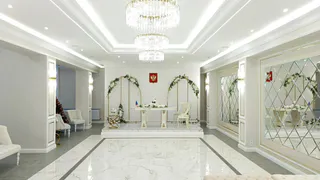 В Радужном после ремонта за 2,5 миллиона рублей открылся обновлённый отдел ЗАГСа