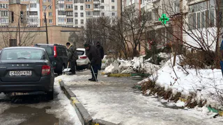 Ещё одна смерть: на Быстрецкой мужчина скончался во время уборки снега