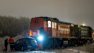 В Коми тепловоз протаранил легковой автомобиль