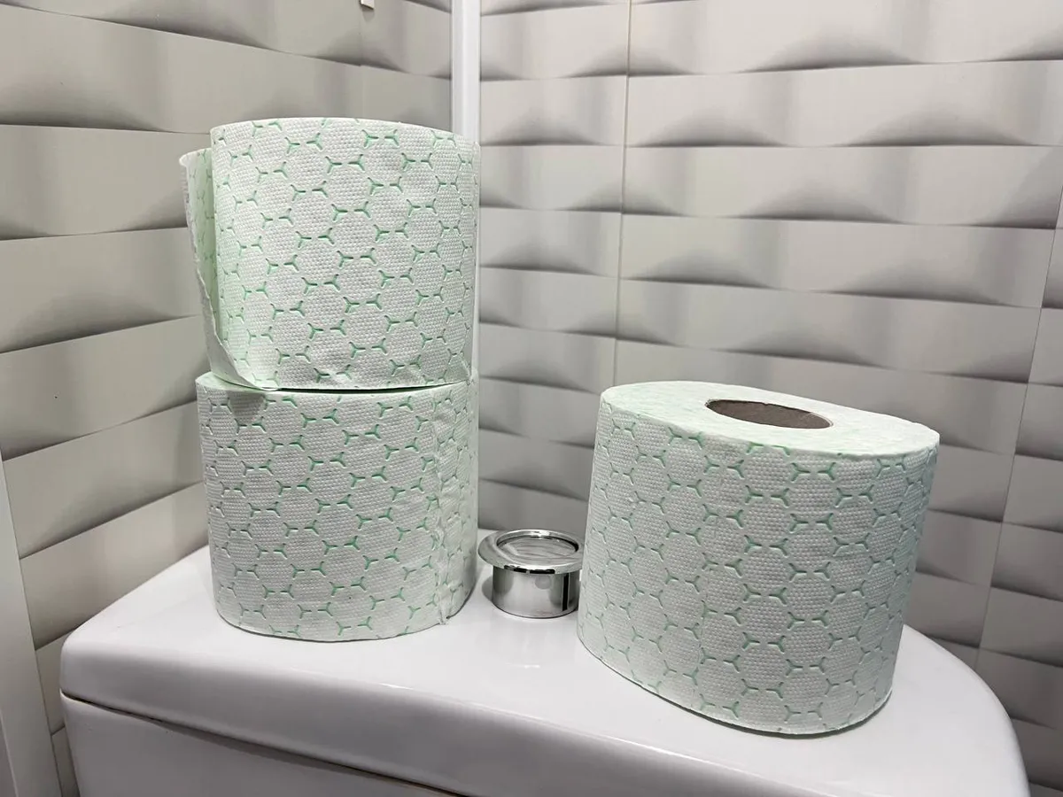 Вымачиваем туалетную бумагу в столовом уксусе: эффект поражает — и уборка дома теперь в удовольствие