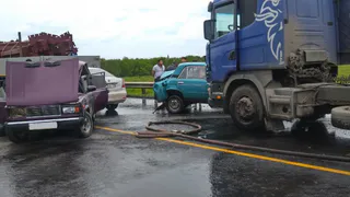 Не снизил скорость: в Михайловском районе столкнулись 6 автомобилей