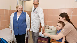 В РДКБ Коми поздравили юных пациентов с Днем защиты детей