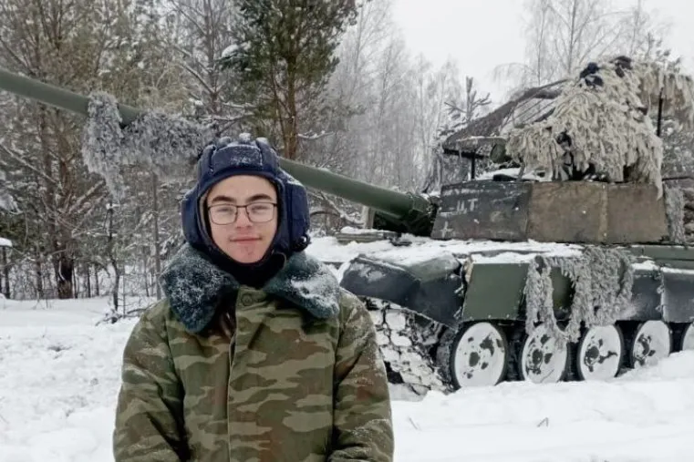 Авдеев исполнил желание 14-летнего мальчика из Владимира: подросток попробовал себя в роли танкиста