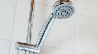 Лишь одна привычка после душа говорит о низком интеллекте человека - проверьте себя сейчас 