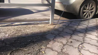 Жалоба от читателя: оголенный провод на улице в самом центре Рязани