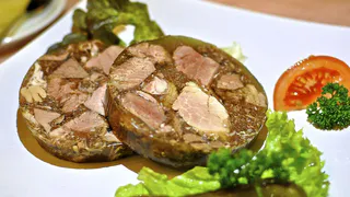 Холодец: как правильно хранить и продлить свежесть