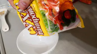 Панировачные сухари лучше использовать в компании с молоком