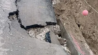 Во Владимирской области введено реверсивное движение из-за обвалившегося участка дороги