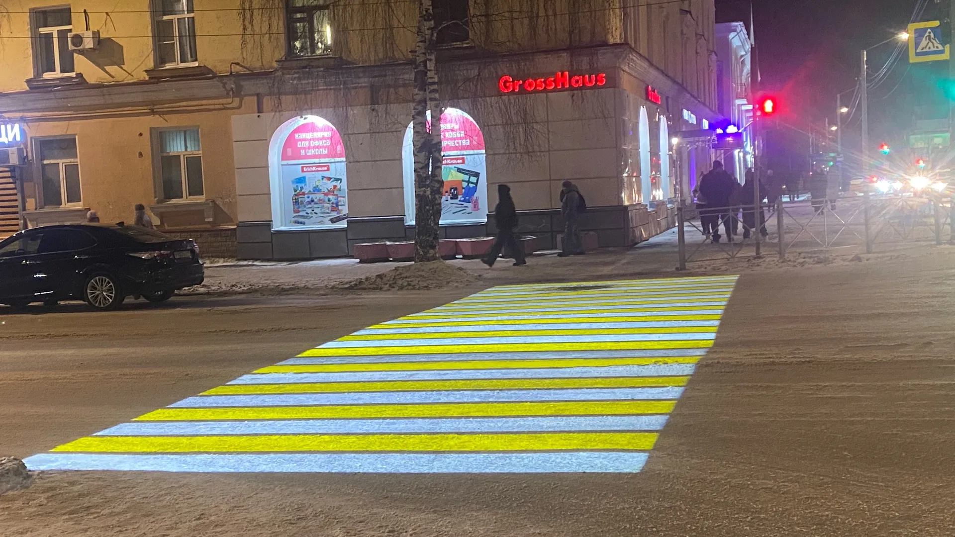 Зажгли безопасность: более 450 световых проекторов появились на пешеходных переходах в Коми
