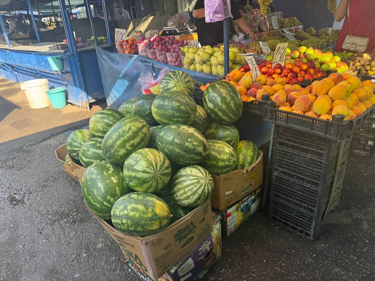 Забудьте про постукивания. Один точный признак спелого арбуза, для которого нужен лишь ваш ноготь