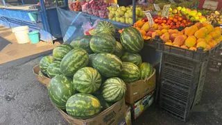 Забудьте про постукивания. Один точный признак спелого арбуза, для которого нужен лишь ваш ноготь