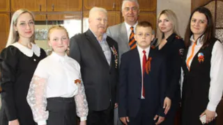 В Брянске сотрудники УМВД посетили ветеранов