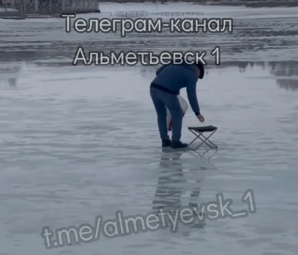 И плевать, что снег тает: бесстрашные рыбаки Альметьевска вышли на охоту