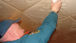 В квартирах жителей Магнитогорска продолжают устанавливать автономные пожарные извещатели