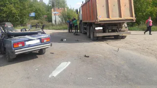 В Рязани водитель без прав врезался в самосвал