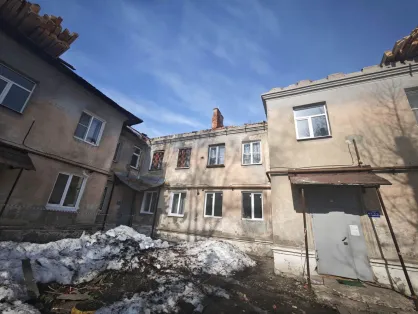 В Кольчугине глыба льда с крыши дома обрушилась на 8-летнюю девочку