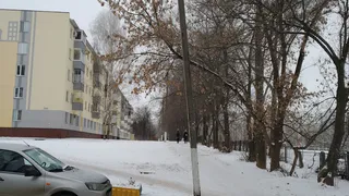 Чуток подкосило: нижнекамцы боятся, что столб упадет на людей