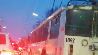 Огромная пробка: на Новой оборвало троллейбусные провода