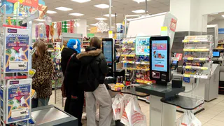 «Вам нужен чек?» — продавцы «Пятерочки» и «Магнита» задают этот вопрос не просто так. Оказывается, за ним скрывается хитрая схема