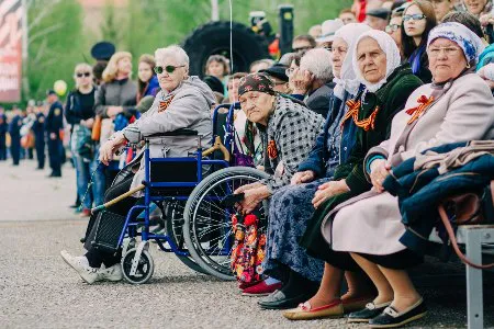 В Нижнекамске открылась фотовыставка ко Дню Пожилого человека