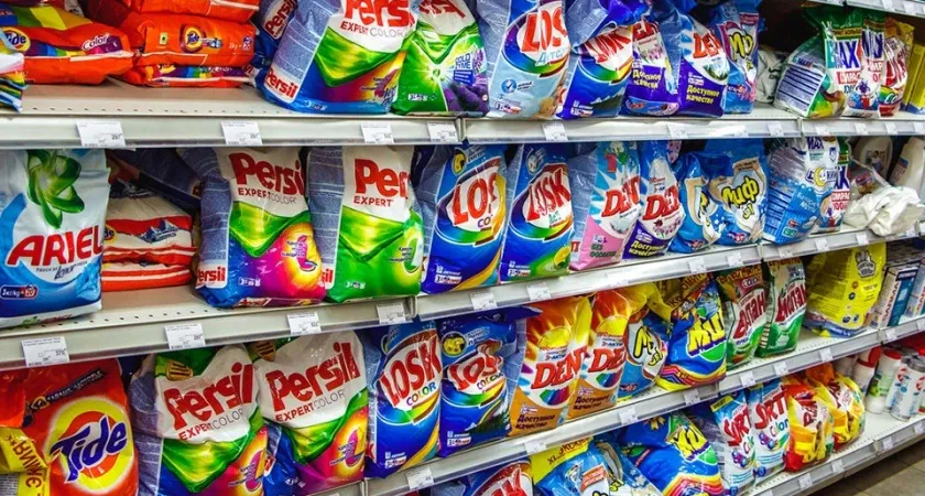 Роскачество обнаружило стиральный порошок, который выведет даже сложные пятна