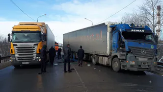 Из-за ДТП на Южной окружной образовалась жуткая пробка