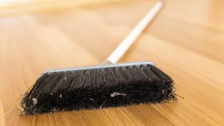 Приметы и запреты на 7 июня: в доме сегодня лучше не подметать