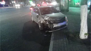 В Рязани на Первомайском проспекте столкнулись "Киа" и "Рено"