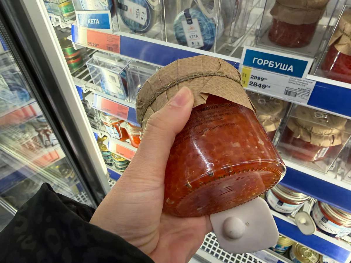 1 фраза на банке с икрой, которая выдаёт подделку — проверьте перед тем, как купить на праздничный стол