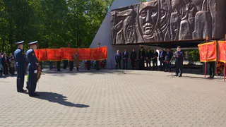 На Князь-Владимирском кладбище прошла церемония памяти в честь 80-летия Победы