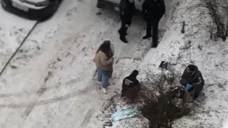 В Рязанской области около многоэтажки нашли тело женщины без обуви