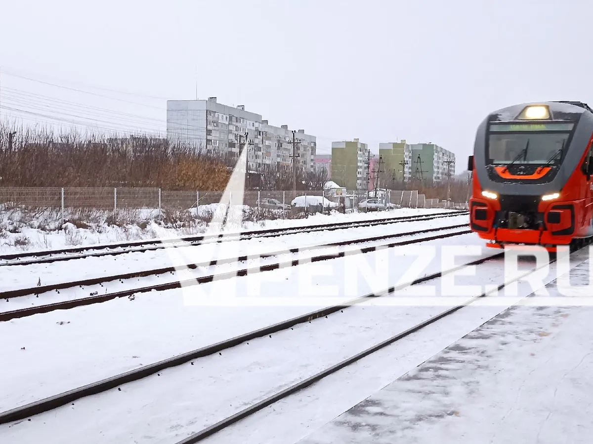 В Никольском районе столкнулись локомотив и грузовой поезд