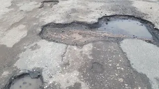 «Кратеры» в асфальте: жители двух районов Пензенской области жалуются на разбитые дороги