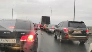 На Солотчинском мосту из-за ДТП парализовано движение