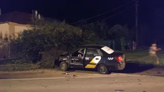 В Мурмино пьяный водитель "Киа" врезался в машину "Яндекс.Такси" - подробности от очевидцев