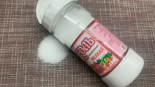 Не уксус и не соль: этот способ навсегда избавит садовые дорожки от сорняков — даже живучий пырей «склеит ласты»