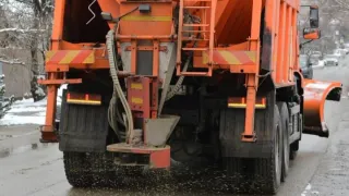 В Рязани утром 4 ноября спецтехника расчистила дороги после снегопада