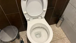 Забился унитаз? Не платите мастеру - просто возьмите ёршик и 2 пакета, засор уйдёт за 20 секунд