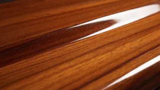 Как удалить старый лак с дерева без повреждений: простой метод в домашних условиях