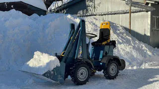 Инженеры казанского КНИТУ-КАИ собрали минитрактор для уборки снега