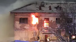 За сутки в Коми потушили пожары в автомобиле, дачном доме, заброшке и балке