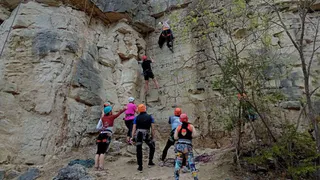 На Дюкинских карьерах проходят работы по благоустройству скалолазных маршрутов