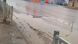 Жалоба от читателя: пешеходный переход по лужам