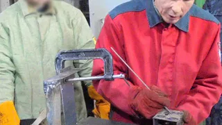 Мастер-сварщик раскрыл секреты наплавки в ИК-25 Сыктывкара