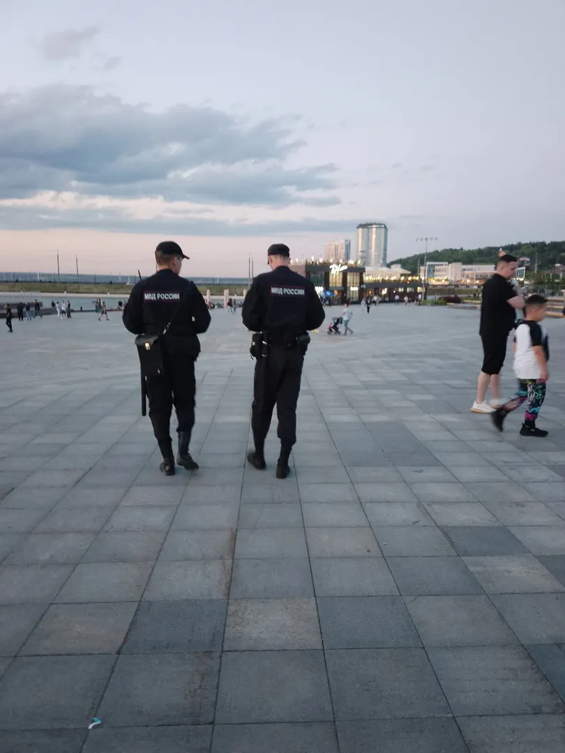 В Чебоксарах девушки проникли ночью на батуты с зажигалкой