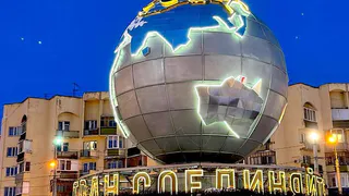 В Пензе начали тестировать подсветку на монументе «Глобус»