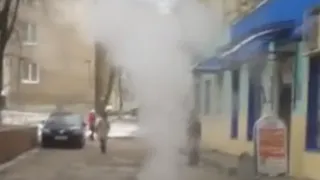 В  Горроще появился гейзер. Аварию  на теплотрассе сняли на видео.