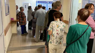 Жители Рязани пожаловались на огромную очередь в регистратуру поликлиники №4