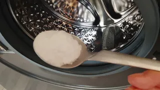 Всегда кладу ложку в барабан стиралки — стирка проще, а полотенца краше новых