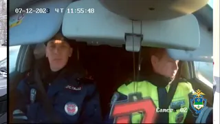 Сотрудники ГИБДД спасли жизнь бабушки в Коми